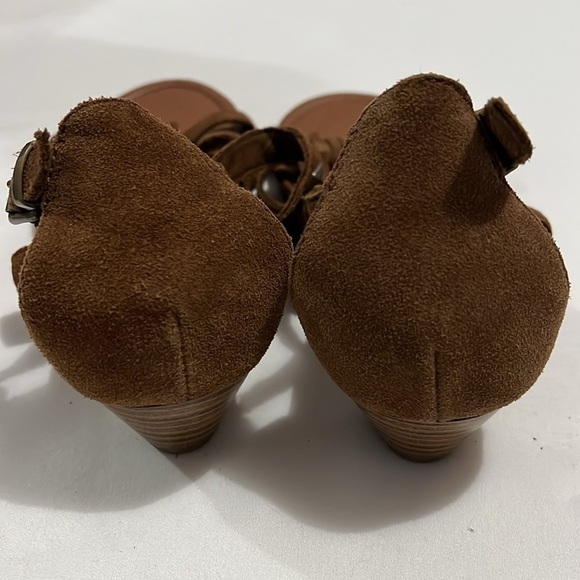 Minnetonka Fringe Sandals - Picture 4 of 8